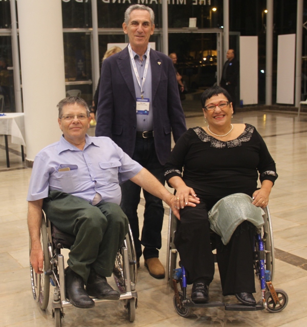 רויטל שורץ-סבירסקי, מנהלת שלוחת נגישות ישראל צפון (נ.י.צ.) ואורחים נוספים באירוע