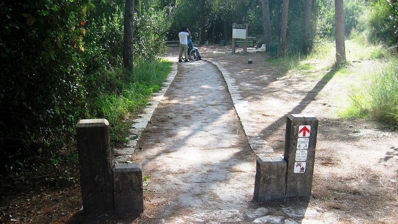 Accessible hiking path at Nahal Hashofet