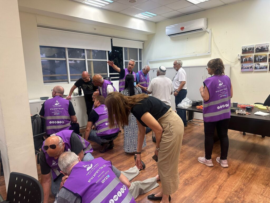עמותת נגישות ישראל ערכה הדרכת “אפוד סגול” למתנדבי צח”י של עיריית כפר סבא